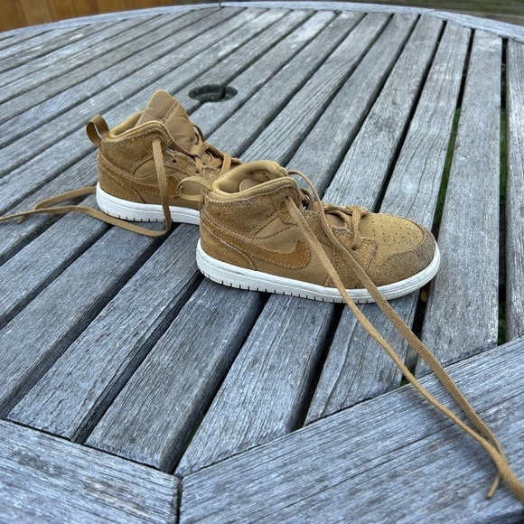 Jordan Retro 1 Mid BP Golden Harvest/Sail‎ Youth Size 8C - Picture 1 of 8